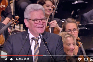  Hamburg, Eröffnung der Elbphilharmonie 11. Januar 2017, Bundespräsident Joachim Gauck spricht:  