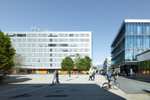  Im Rahmen der Neugestaltung der Fakultäten für Architektur und Technische Wissenschaften der Uni Innsbruck wurden das Architekturgebäude (rechts) und das Gebäude für die Bauingenieure neu gestaltet (links). 