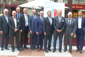  Vorstandsfoto des FGK mit (v.l.n.r.): Robert Baumeister (ausgeschieden), Prof. Dr.-Ing. Ulrich Eser (neu), Marc-Oliver Stulz (bestätigt), Udo Jung (neu), Gerhard Warnke, Prof. Dr.-Ing. Ulrich Pfeiffenberger (ausgeschieden), Günther Mertz (Geschäftsführer), Prof. Dr.-Ing. Christoph Kaup (neuer Vorstandsvorsitzender), Manfred Greis (bestätigt), Prof. Dr.-Ing. Dirk Müller 