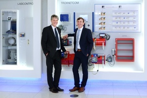  Norbert Heger (rechts im Bild), Geschäftsführer der Trox HGI GmbH, und Michael Buschmann, bislang Leiter Produktmanagement Brandschutz- und Entrauchungssysteme bei der Trox GmbH, übernehmen die Leitung der Trox Service GmbH & Co. KG.
(Foto: Trox) 