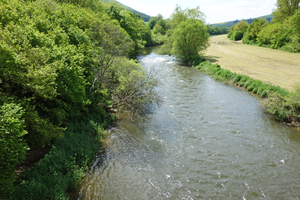  Donau bei Donaueschingen. In rund 100 m Entfernung vom Ufer der Breg, einem der beiden Zuflüsse der Donau, liegt die Sedimentationsanlage im Flussbaubetriebshof zur Reinigung des abfließenden Oberflächenwassers. 