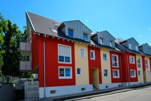  Das schmucke Mehrfamilienhaus steht in der Scheibenstraße im Kölner Norden. Es wurde Anfang 2016 gebaut, besteht aus 14 Wohnungen und hat eine Gesamtwohnfläche von rund 1.100 m2. 