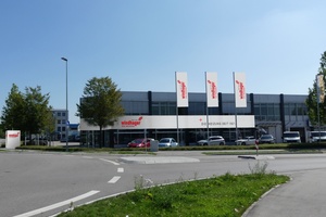  Der neue Windhager-Standort in Gersthofen ist gut mit öffentlichen Verkehrsmitteln und mit dem Pkw über die Autobahn A 8 zu erreichen. 