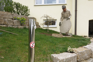  Regenwassernutzung im Wohnhaus mit freistehendem Ventil für Gartenbewässerung. Toilettenspülung und Waschmaschine anzuschließen ist ebenfalls erlaubt ? allerdings nur sinnvoll, falls genügend Regenertrag vorhanden ist. 