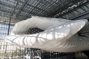  Das von Massimiliano Fuksas entworfene Konferenzzentrum „Nuovo Centro Congressi“ wird auch „La Nuvola“ – „Die Wolke“ genannt.  