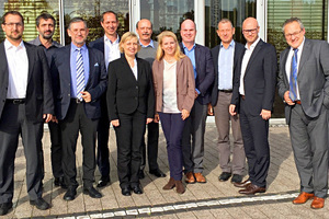  Teilnehmer des 2. BIM Roundtable (v.l.n.r.): Michael Kluge (planen-bauen 4.0), Thomas Liebich (buildingSMART), Ulrich Glauche (Gefma/VDI), Matthias Mosig (Gefma), Karin Albert (RealFM), Clemens Schickel (BTGA), Doris Bele (FMA), Klaus Aengenvoort, Uwe Forgber, Jan Schipper (CAFM RING) und Ralf Golinski. | Quelle: CAFM Ring e.V. 