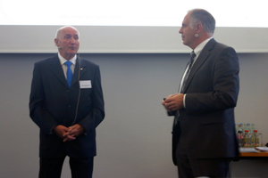  Roland Handschuh, Güntner GmbH &amp; Co. KG, und Moderator Michael Elsen im Gespräch zum Teillastverhalten von Kälteanlagen. 