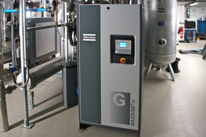 Der Kompressor aus der Baureihe „GA VSD+“, der die ETA-Fabrik mit Druckluft versorgt, arbeitet besonders effizient. Die variable Drehzahl verringert den Energieverbrauch um bis zu 50 % im Vergleich zu Kompressoren mit Last-Leerlauf-Regelung bei schlechter Auslastung. 