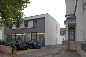 Aus einem alten Supermarkt in Mainz-Gonsenheim wurde ein modernes Büro- und Wohnhaus. Das Nachbargebäude (rechts) wird in Kürze wärmetechnisch angebunden. 