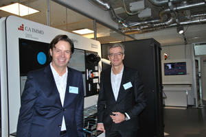  Klaus Dederichs, Associate Partner und Head of ICT (links), und Frank Kamping, Associate Partner und Experte für Gebäudetechnik am cube Demonstrator (rechts) 