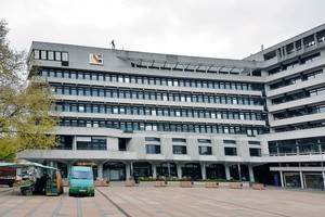  Das neue Rathaus in Pforzheim ist in markanter Beton-Rohbauoptik in den 1970er Jahren enstanden.  