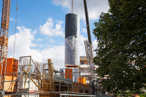  Dieser Großspeicher wird immer dann gefüllt, wenn die Solarthermie nicht für die direkte Heizung benötigt wird.  