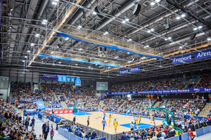  Die Frankfurter Fraport-Arena hat bereits die effizienten Frenger-Deckenstrahlungsheizungen installiert.  