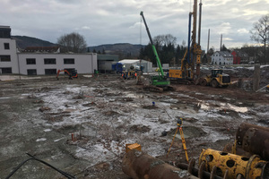  in den kommenden Monaten erfolgt die Herstellung der ca. 2.500 m2 großen Bodenplatte. 