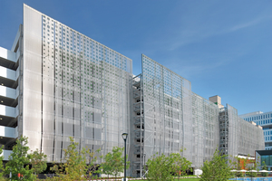  Das Samsung Headquarter in San José, USA, setzt zur optischen Integration des Parkhauses in den Firmencampus auf bedrucktes Edelstahlgewebe. 