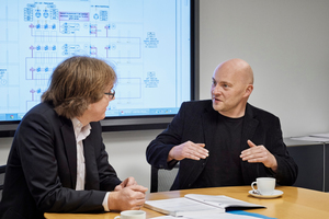  Für Dipl.-Ing. Frank Ullmann (rechts), im Gespräch mit Reiner Kelch, war die Planungsmethodik BIM für die Auslegung und Realisierung der Lüftungs- und Rauchdrucktechnik im „Grosspeter Tower“ eine enorme Erleichterung. 