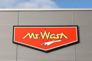  Mr. Wash erwärmt das Reinigungswasser für seine Waschstraßen mit Solarthermie-Anlagen von Ritter XL Solar.  
