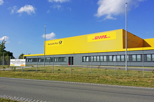  Typisches Paketzentrum der Post-Tochter DHL 