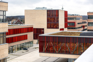  Insgesamt stehen auf dem 43.000 m2 großen Grundstück an der Duisburger Straße acht Gebäude zur Verfügung.  