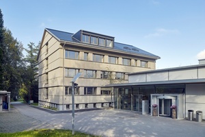  Die Forschungsanstalt WSL mit dem „Hauptgebäude Verwaltung“ aus den 1950er Jahren wurde nach neuestem Minergie-Standard saniert. 