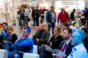  Die große Fachmesse der VdS-BrandSchutzTage lockt mit internationalen Ausstellern rund um den vorbeugenden baulichen, anlagentechnischen und organisatorischen Brandschutz. Alle Messebesucher können kostenlos an den Vorträgen des „Zukunftsforums Brandschutz“ und des „Wissenschafts- und Ausstellerforums“ teilnehmen. 