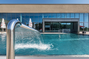  Insgesamt stehen den Gästen acht Schwimmbecken mit einer Gesamtwasserfläche von rund 1.500 m2 zur Verfügung.  