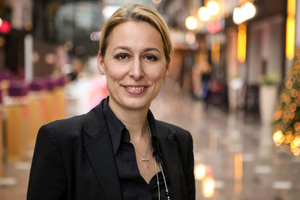  Dr. Christine Lemaitre konnte auf der Messe BAU in München ihr zehnjähriges Jubiläum bei der DGNB feiern. 