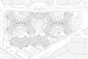  Lageplan mit TreppenhäusernDas Gebäude besteht aus drei wesentlichen Gebäudebauteilen: A, B und D. Bauteil A besteht aus EG und bis zu fünf OG, Bauteil B aus EG und bis zu sieben OG, Bauteil D1 aus EG und zwei OG sowie Bauteil D2 aus EG und drei OG. Die Bauteile A und B werden durch ein Verbindungsgebäude, Bauteil S, im 2. und 3. OG verbunden. 