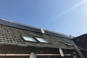  Dank der neuen Solarthermieanlage mit 4.600 l Anlagevolumen und 30 m2 Solarkollektoren können sich die Betreiber des Spargelhofs Ketelaars in Goch über eine optimale Sonnenernte freuen. 