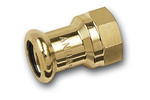  Bleifreie Fittings aus der Serie „Purapress“ können mit Kupfer- oder Edelstahlrohren verarbeitet werden. 