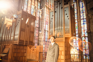  Einfach verglaste Fenster, dicke Mauern, wertvolle Instrumente: Jürgen Reinecke von der Theod. Mahr Söhne GmbH weiß, was er beim Heizen einer Kirche alles beachten muss. 