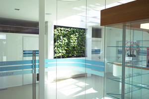  Das Ärztezentrum in Eggelsberg bietet den Patienten eine helle und freundliche Atmosphäre. Alle Bereiche sind barrierefrei zugänglich. 
