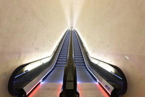  80 m misst die längste Fahrtreppe Westeuropas aus Edelstahl Rostfrei in Hamburgs Elbphilharmonie. 