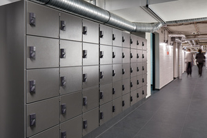  Die Spinde in der Mitarbeitergarderobe des Estrel Berlin sind mit elektronischen Spindschlössern „XS4 Locker“ gesichert. 