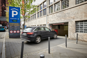  Frankfurts Altstadt ist nach dem vollendeten Wiederaufbau zu einem Touristen­magneten geworden. Entsprechend begehrt sind die Tiefgaragenplätze im „DomRömer“.  