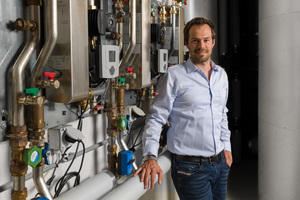  Swissshrimp-Geschäftsführer Rafael Waber ist sehr zufrieden mit der Technik, die für optimale Wassertemperaturen sorgt. Seit der Inbetriebnahme der Anlage im Jahr 2018 laufen die Frischwarmwasserstationen störungsfrei. 