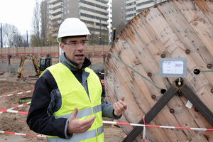  „Indem wir dem Boden im Winter Wärme entziehen und diese im Sommer in den Boden leiten, nutzen wir den Untergrund als ... 