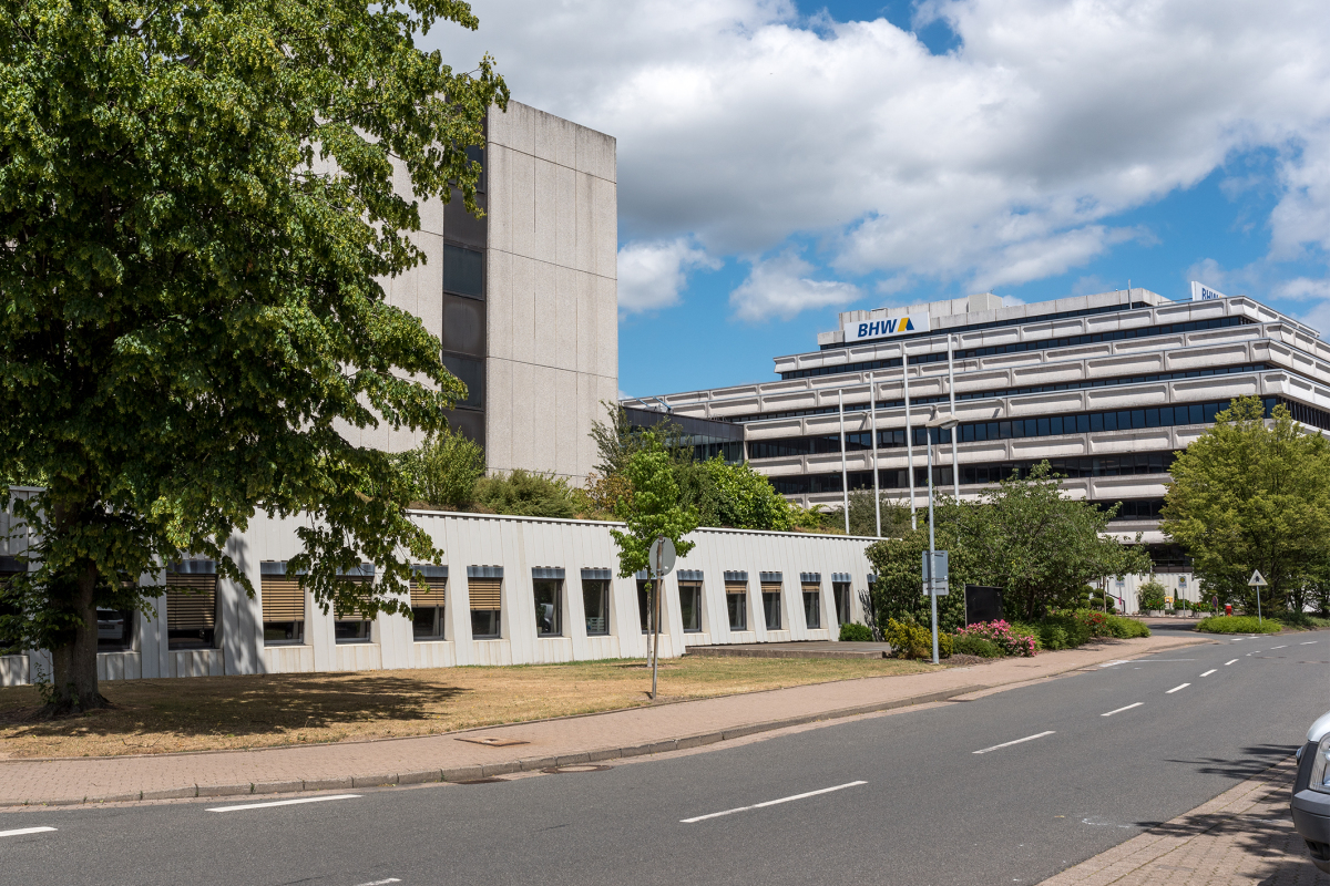 Liegenschaft der BHW-Bausparkasse in Hameln mit zwei Hauptgebäuden 