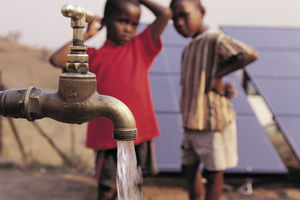  Im Jahr 2018 haben fast eine ­Million Menschen in Subsahara-Afrika Zugang zu sauberem Trinkwasser erhalten – durch die Arbeit, die Grundfos im Rahmen der Zusammenarbeit mit World Vision leistet. 