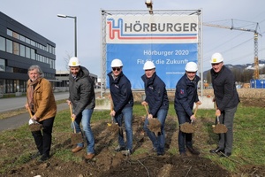  Spatenstich für die neue Produktionshalle von Hörburger Energietechnik in Rankweil mit (v.l.n.r.): Projektleiter Martin Gaudenzi (Aicher Ziviltechniker), Geschäftsführer Thomas Lang (Jäger Bau), die Hörburger-Geschäftsführer Simon Hörburger, Bertram Hörburger und Klaus Hämmerle sowie Architekt Gerhard Aicher (Aicher Ziviltechniker). 