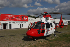  Mit einem Intensivtransporthubschrauber des Typs „Eurocopter AS 365 N3“ fliegen die Johanniter ihre deutschlandweiten Einsätze.  