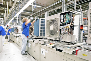  Im Daikin-Werk in Ostende wurde die Arbeitssituation innerhalb von zwei Tagen auf die notwendigen Sicher­heits­vor­keh­run­gen angepasst. 