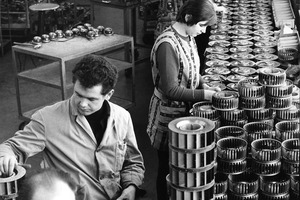  Mitarbeiter bei der Produktion von Radialventilatoren 1968 in Mulfingen 