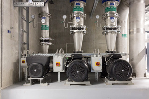  Drei drehzahlgeregelte Pumpen in der Technikzentrale sorgen für den Umlauf des Kühlwassers. 