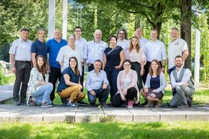  Mit einem 18-köpfigen Team unter der Leitung von Dr. Berthold Mengede (hintere Reihe, sechster von links) eröffnet intecplan in München ein Büro.  