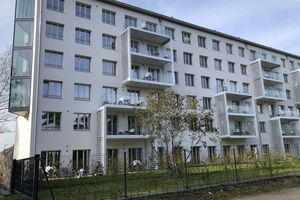  2019 hat das „Mariandl am Meer“ im denkmalgeschützten Bau in Prora auf Rügen sein Zuhause gefunden – ein Erholungsdomizil aus 128 Ferienwohnungen mit einzigartigem Konzept. 