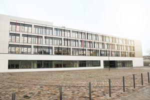  Das Tageslicht wird bei der Beleuchtungssteuerung im Gymnasium Tolkewitz in Dresden über ein KNX-System eingebunden. 