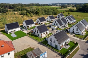  In der Effizienzhaus-Plus-Siedlung in Hügelshart leben die Bewohner im Jahresdurchschnitt bis zu 77 % autark. 