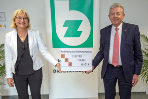  Ute Horn, Geschäftsführerin des BZH, und Unternehmer Hans-Jürgen Schneider bei der Gründung der neuen Elektroplaner-Akademie EPA 