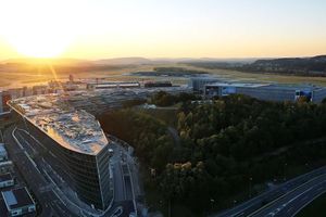  In allen Räumen des Begegnungs- und Konferenzzentrums „The Circle“ am Flughafen Zürich kamen ... 